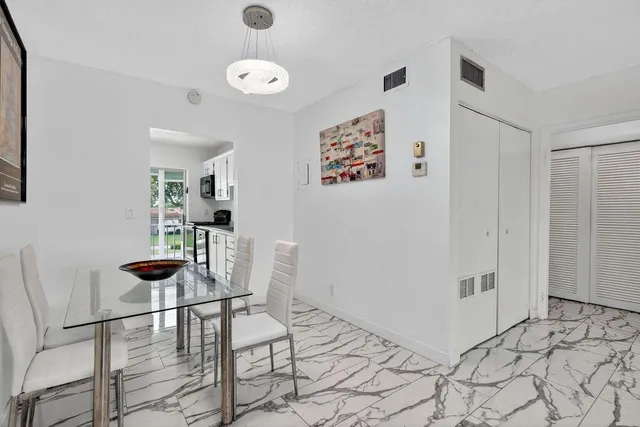 $1,300 | 5 Abbey Lane, Unit 204, Delray Beach, FL 33446