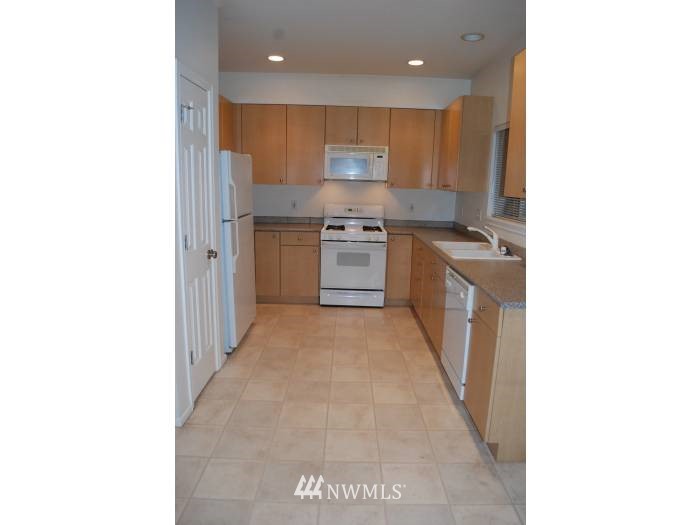 5014 Lake Place South, Unit D Renton, WA 98055 - Photo 4 of 8 Gallery Image 4