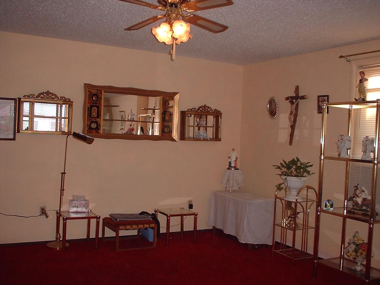 904 Butternut Road Grandview, WA 98930 - Photo 4 of 4 a view of a room with gym equipment