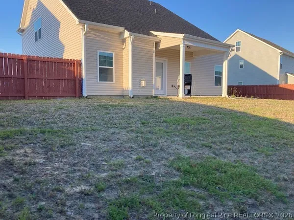 a view of a house with backyard and garden