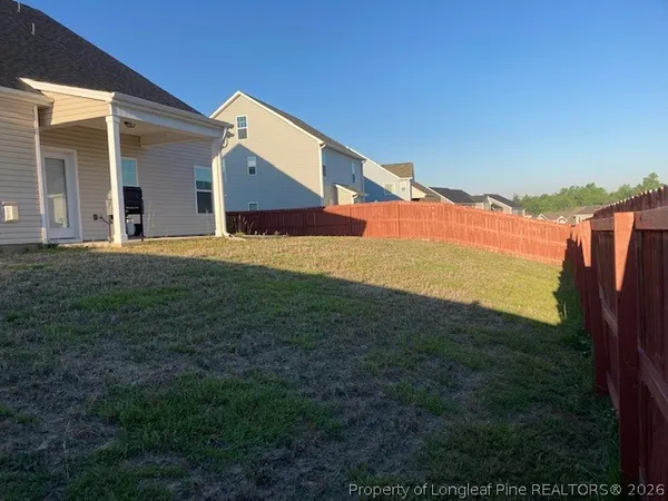 a view of an house with backyard