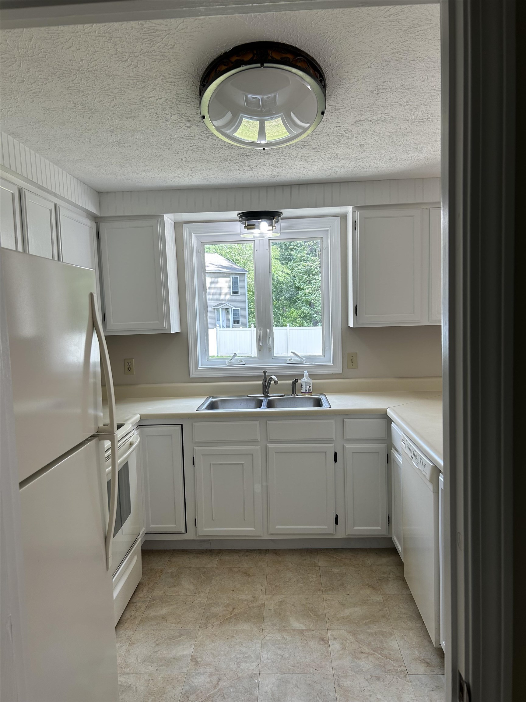 1555 Bodwell Road, Unit 59 Manchester, NH 03109 - Photo 5 of 19