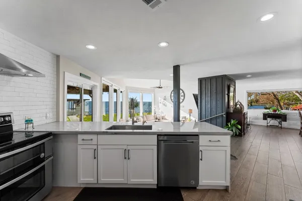 $1,295,000 | 213 Shady Drive, Onalaska, TX 77360