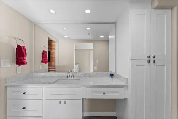 $1,295,000 | 213 Shady Drive, Onalaska, TX 77360