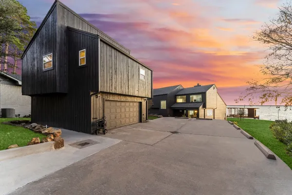 $1,295,000 | 213 Shady Drive, Onalaska, TX 77360