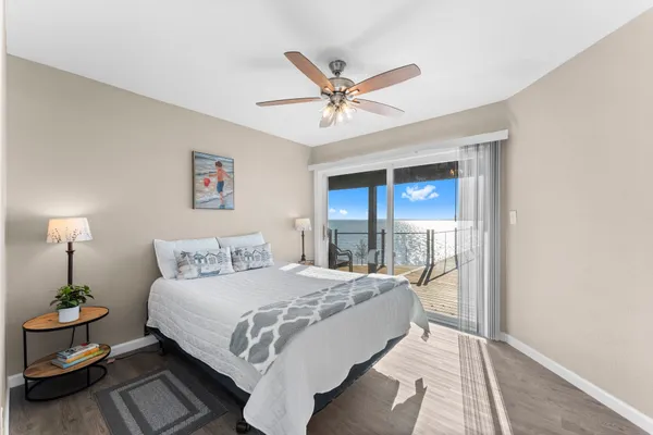 $1,325,000 | 213 Shady Drive, Onalaska, TX 77360