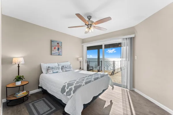 $1,295,000 | 213 Shady Drive, Onalaska, TX 77360