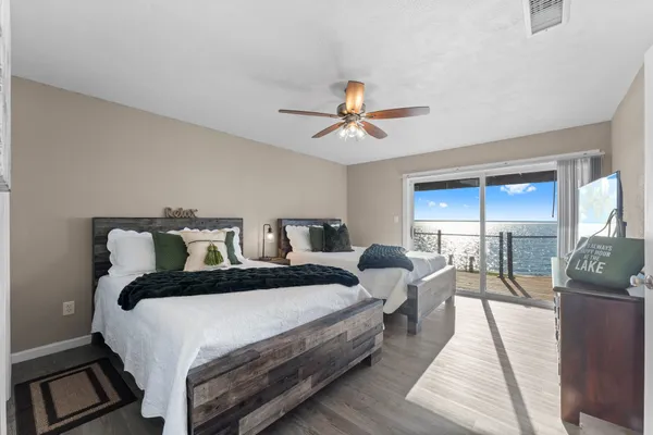 $1,325,000 | 213 Shady Drive, Onalaska, TX 77360