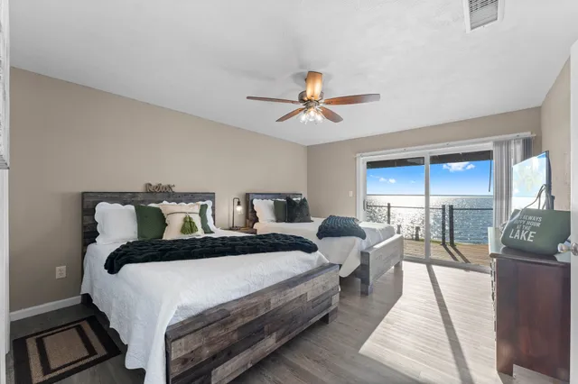 $1,325,000 | 213 Shady Drive, Onalaska, TX 77360