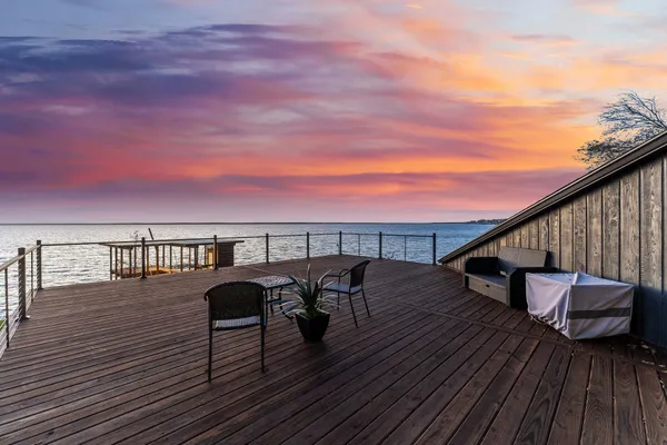 $1,325,000 | 213 Shady Drive, Onalaska, TX 77360