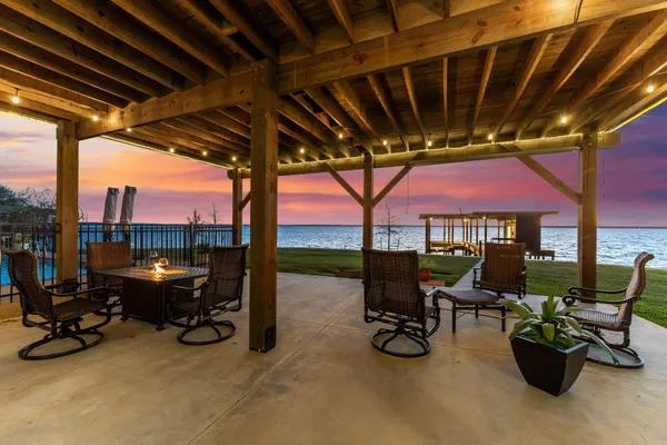 $1,325,000 | 213 Shady Drive, Onalaska, TX 77360