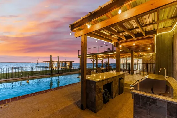 $1,295,000 | 213 Shady Drive, Onalaska, TX 77360