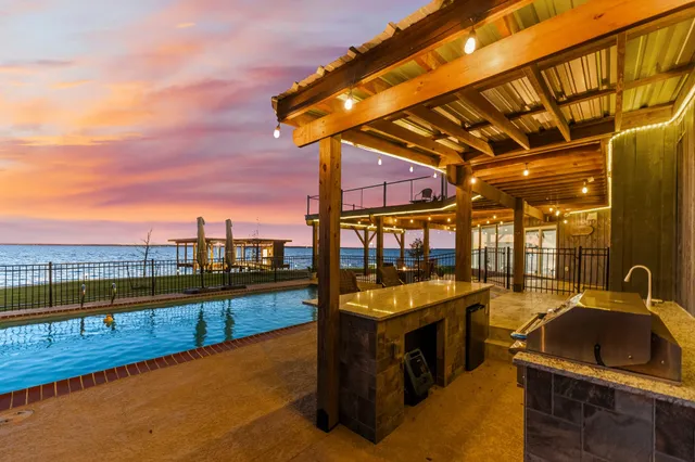 $1,325,000 | 213 Shady Drive, Onalaska, TX 77360