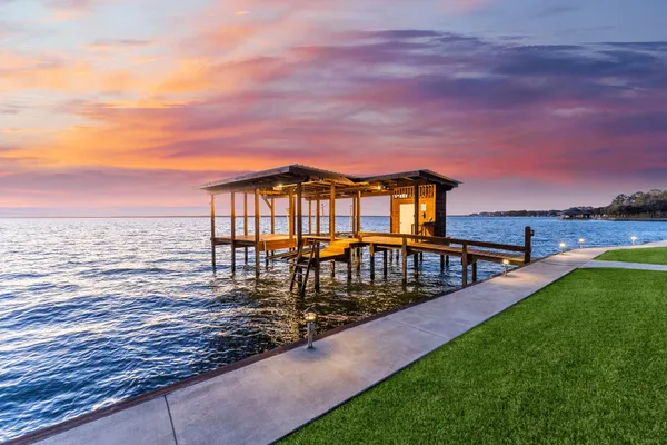 $1,325,000 | 213 Shady Drive, Onalaska, TX 77360