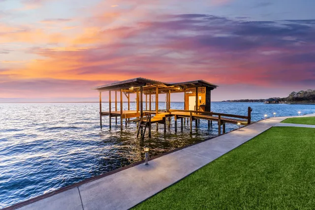 $1,325,000 | 213 Shady Drive, Onalaska, TX 77360