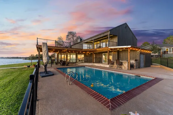 $1,295,000 | 213 Shady Drive, Onalaska, TX 77360