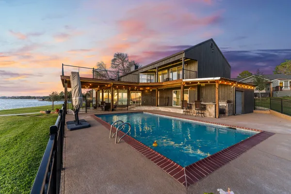 $1,325,000 | 213 Shady Drive, Onalaska, TX 77360