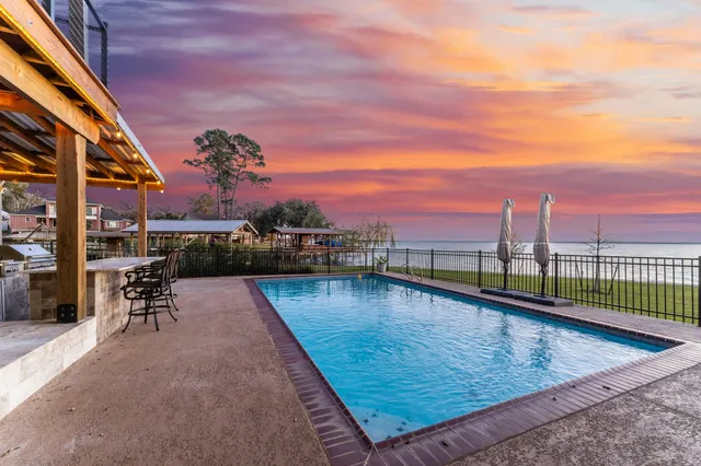 $1,325,000 | 213 Shady Drive, Onalaska, TX 77360