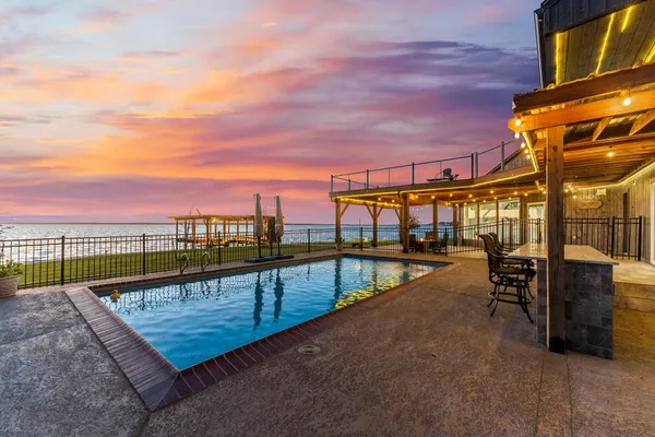 $1,325,000 | 213 Shady Drive, Onalaska, TX 77360