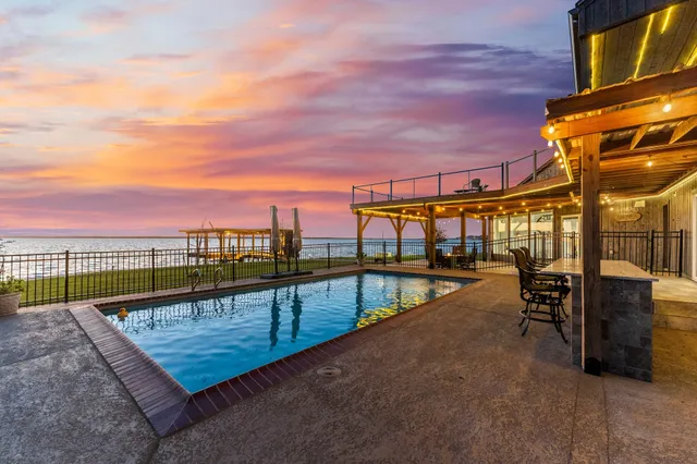 $1,325,000 | 213 Shady Drive, Onalaska, TX 77360