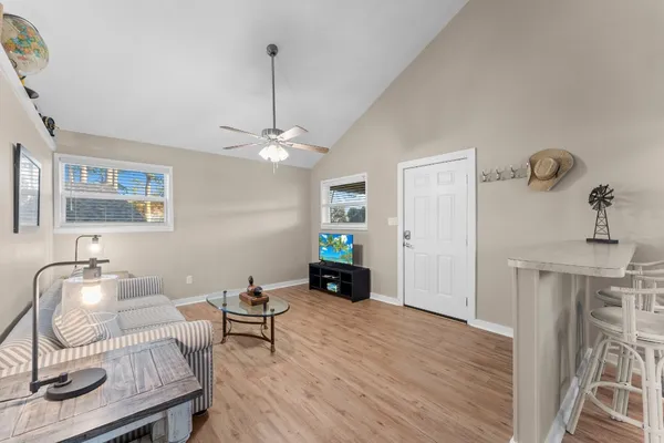 $1,295,000 | 213 Shady Drive, Onalaska, TX 77360