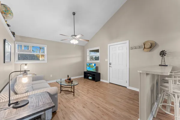 $1,325,000 | 213 Shady Drive, Onalaska, TX 77360