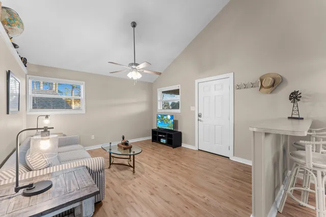 $1,325,000 | 213 Shady Drive, Onalaska, TX 77360