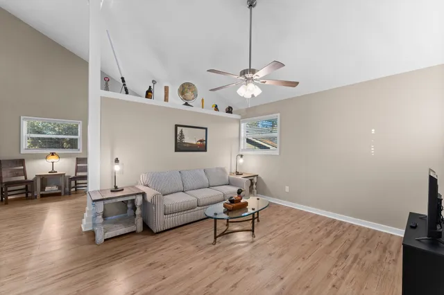 $1,325,000 | 213 Shady Drive, Onalaska, TX 77360