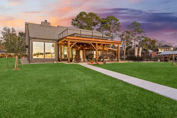 $1,295,000 | 213 Shady Drive, Onalaska, TX 77360