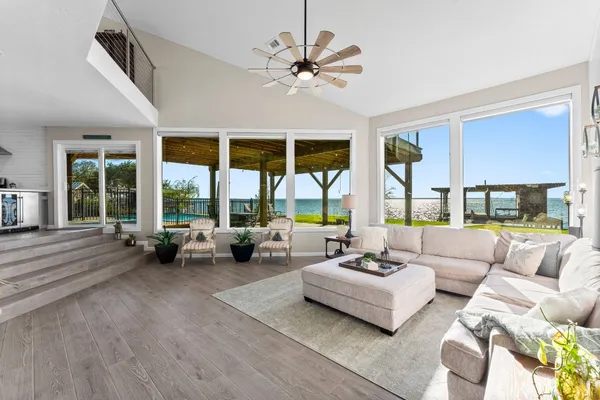 $1,295,000 | 213 Shady Drive, Onalaska, TX 77360