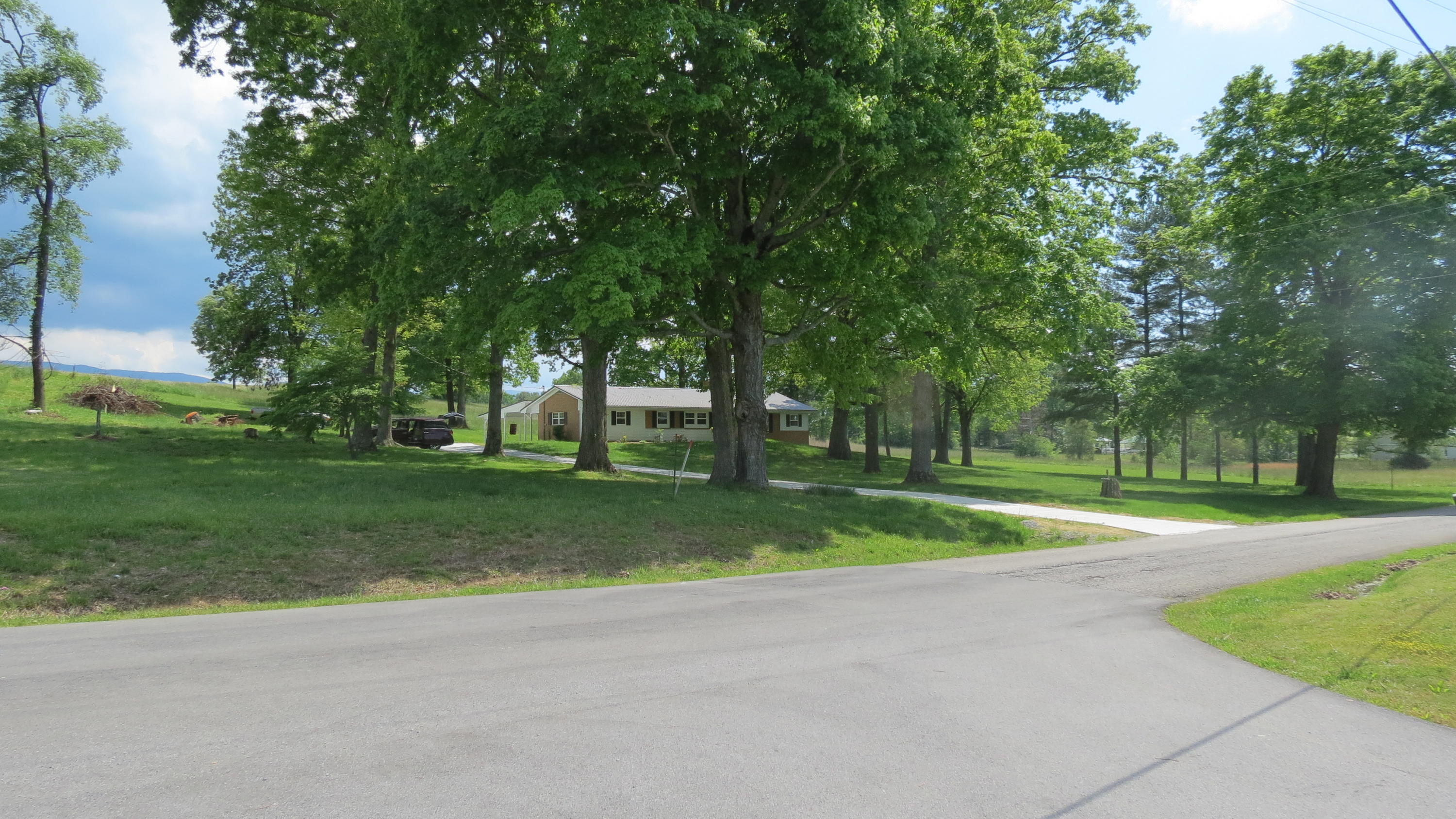 320 Mitchell Road, Unit 5 Chuckey, TN 37641 - Photo 3 of 18 IMG_3398