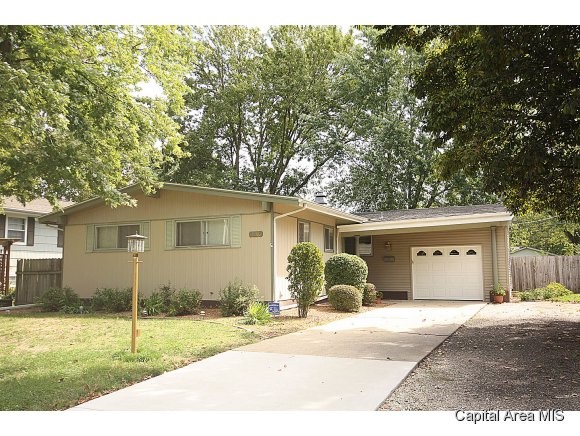 2116 Fairway Drive Springfield, IL 62704 - Photo 1 of 15 Gallery Image 1