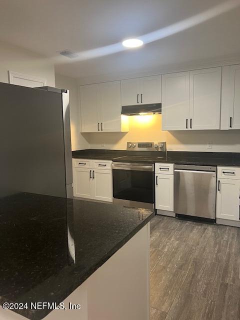 10322 State Rte 100 Starke, FL 32091 - Photo 10 of 15 a kitchen with stainless steel appliances granite countertop a stove a sink and a refrigerator