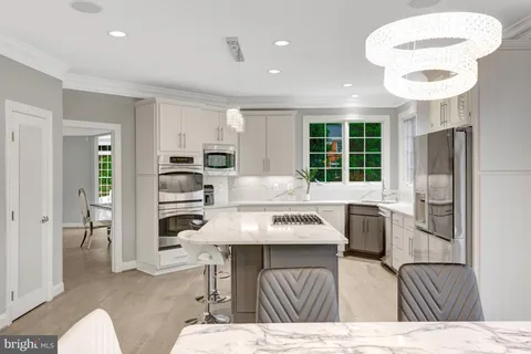 $2,700,000 | 401 Walker Road, Great Falls, VA 22066