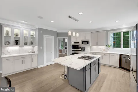 $2,700,000 | 401 Walker Road, Great Falls, VA 22066