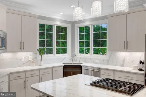 $2,700,000 | 401 Walker Road, Great Falls, VA 22066