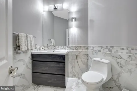 $2,700,000 | 401 Walker Road, Great Falls, VA 22066