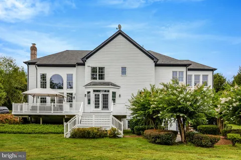 $2,700,000 | 401 Walker Road, Great Falls, VA 22066