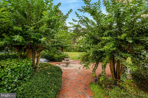 $2,700,000 | 401 Walker Road, Great Falls, VA 22066