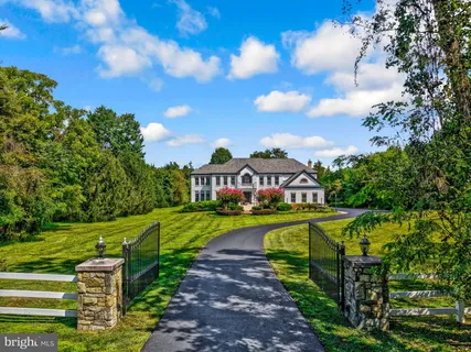 $2,700,000 | 401 Walker Road, Great Falls, VA 22066