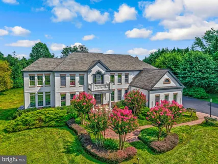$2,700,000 | 401 Walker Road, Great Falls, VA 22066