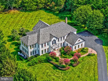 $2,700,000 | 401 Walker Road, Great Falls, VA 22066