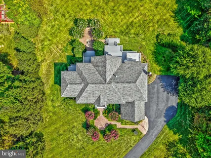 $2,700,000 | 401 Walker Road, Great Falls, VA 22066