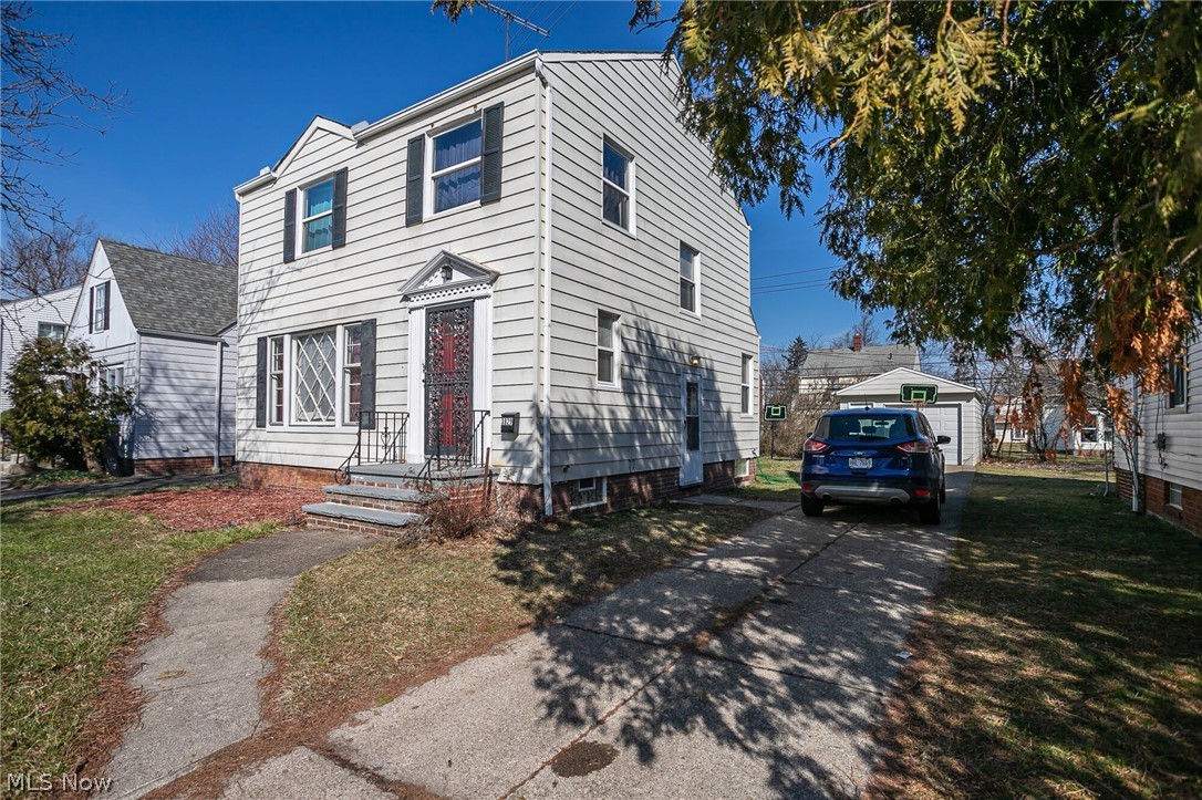 3929 Grosvenor Road Cleveland, OH 44118 - Photo 7 of 9