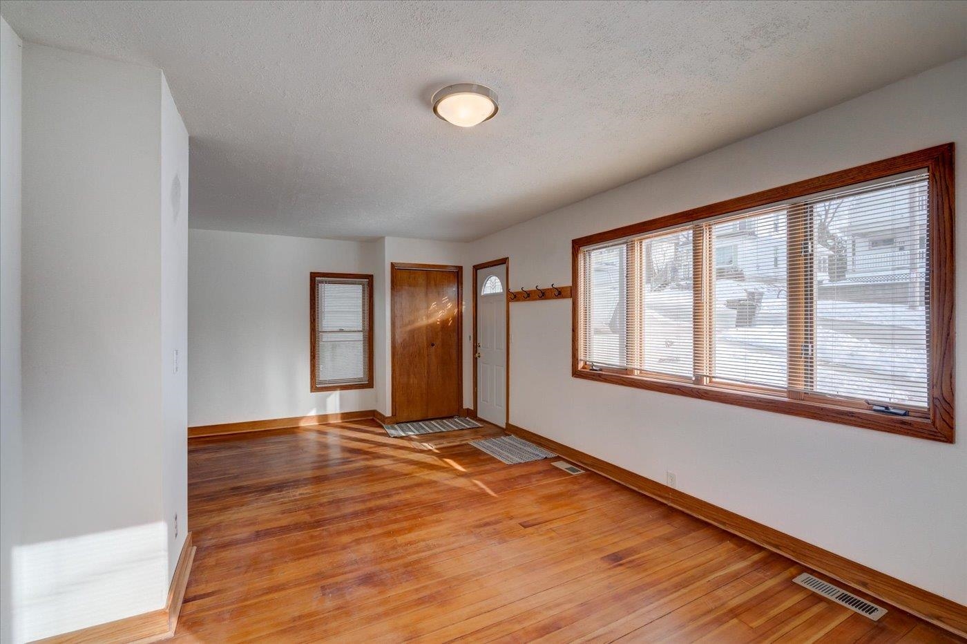 320 South Franklin Street Stoughton, WI 53589 - Photo 4 of 33