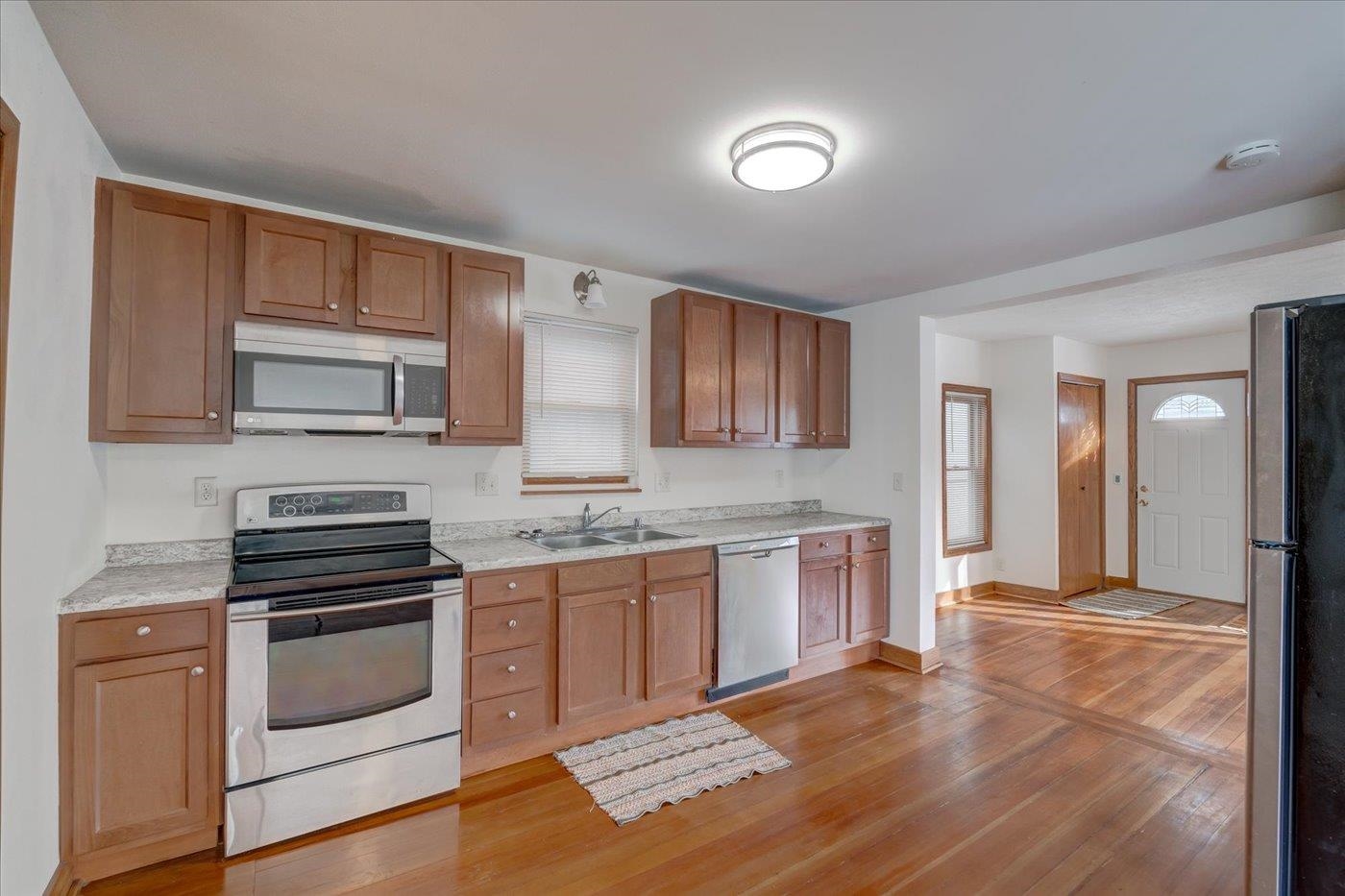 320 South Franklin Street Stoughton, WI 53589 - Photo 5 of 33