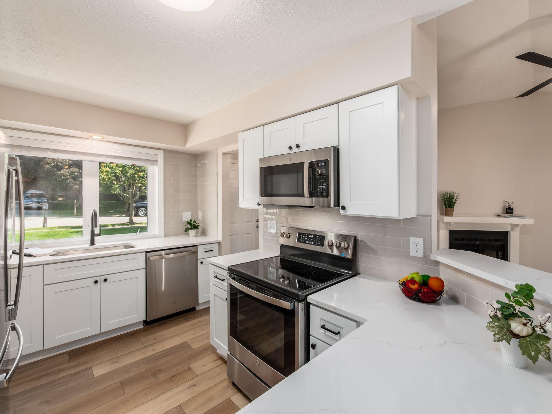 449 Senate Avenue Delaware, OH 43015 - Photo 12 of 31 Updated Kitchen