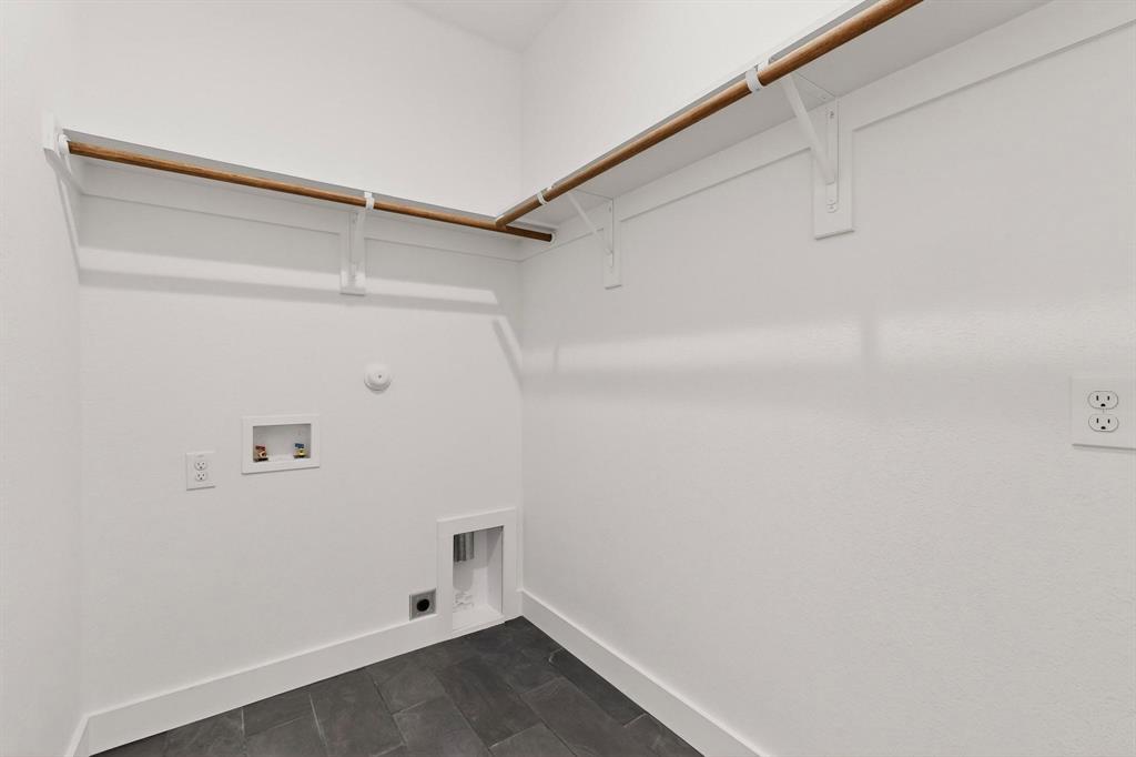 6039 Plum Dale Road Dallas, TX 75241 - Photo 31 of 38 a view of small space