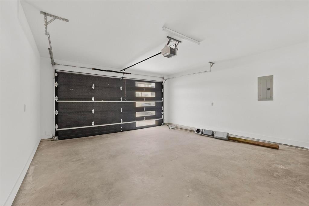 6039 Plum Dale Road Dallas, TX 75241 - Photo 32 of 38 a view of an empty room with closet