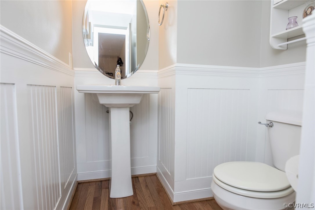 13513 Brandy Oaks Road Chesterfield, VA 23832 - Photo 16 of 38 Beautifully updated downstairs half bath with new